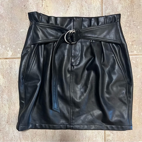 🖤🖤EXPRESS FAUX LEATHER BELTED SKIRT🖤SZ S🖤NWT - Picture 5 of 16